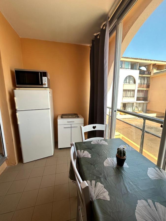 Studio Vue Mer Situe A Cote De La Plage Quartier Des Quilles Sète Exterior foto